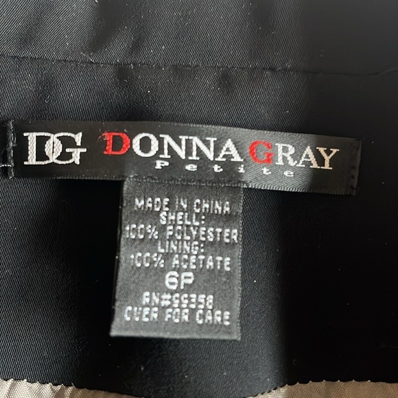 DONNA GRAY BLACK BLAZER SIZE 6P - Picture 3 of 3